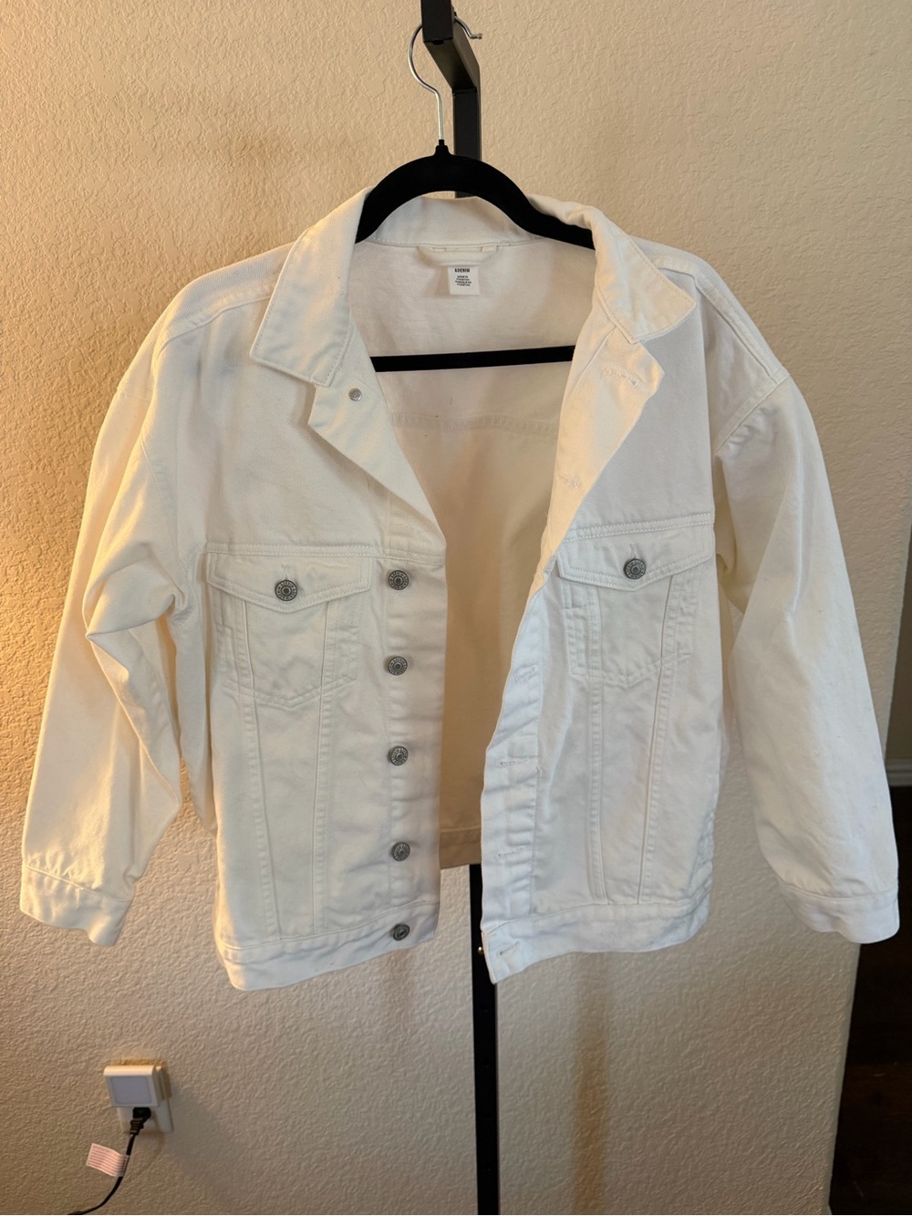 White Denim Trucker Jacket - Classic Button-Front Styling